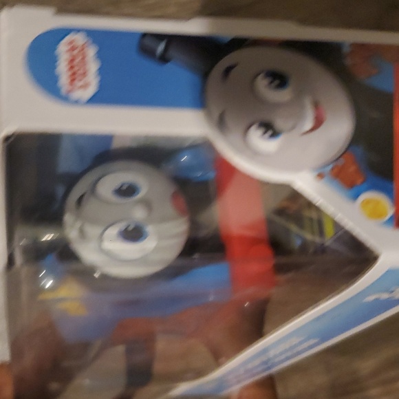 Thomas & Friends Motorized Toy Train Muddy Farm Thomas Engine with Cargo & Cow - Picture 5 of 10